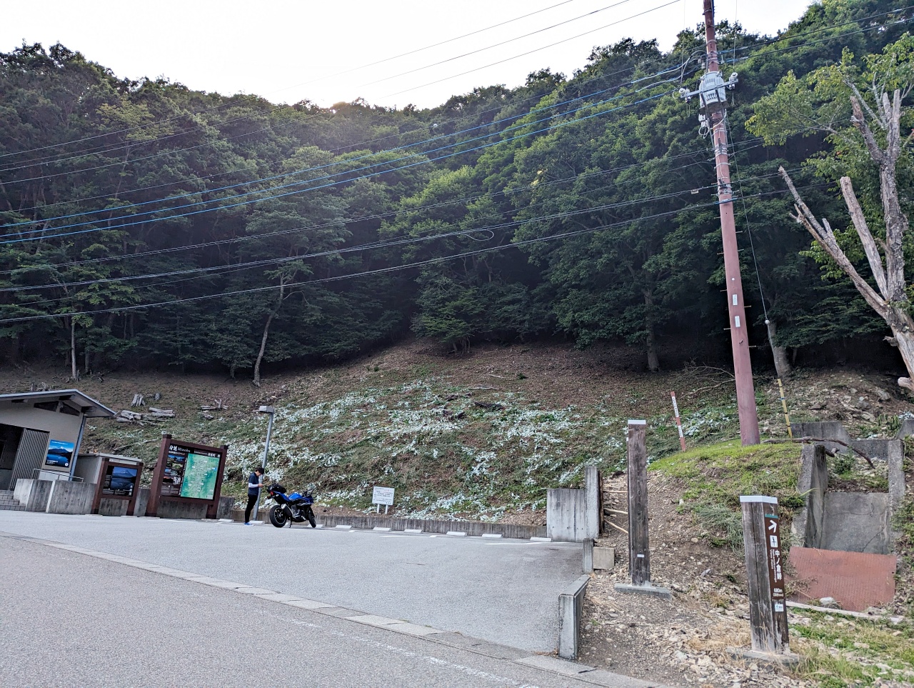 河口湖附近景點推薦，來本栖湖展望公園，拍日幣千元鈔票後的富士山取景秘境（中之倉峠展望地）