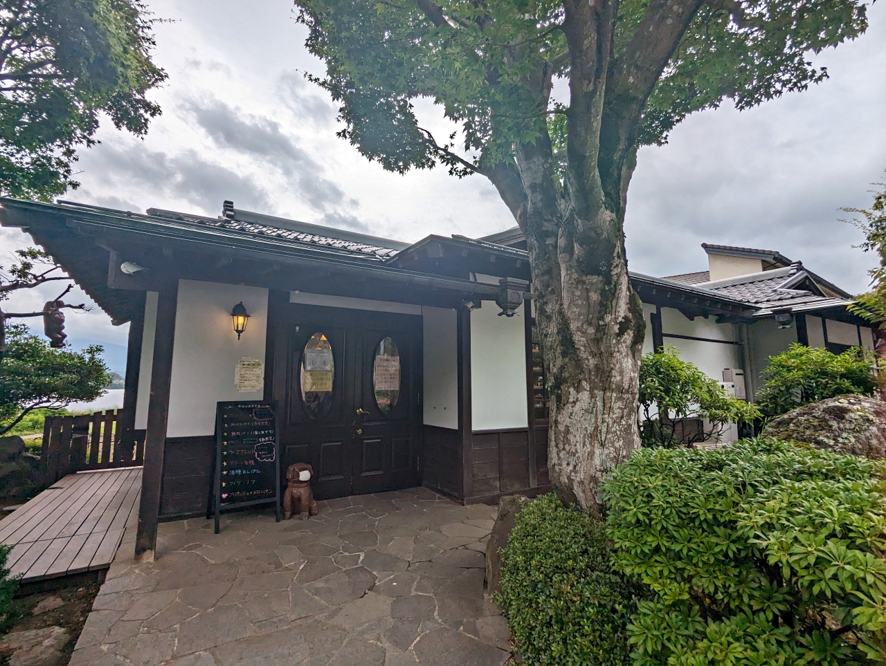 河口湖咖啡廳推薦，Lake Bake Cafe看著湖景必吃日本麵包百名店的天然酵母麵包