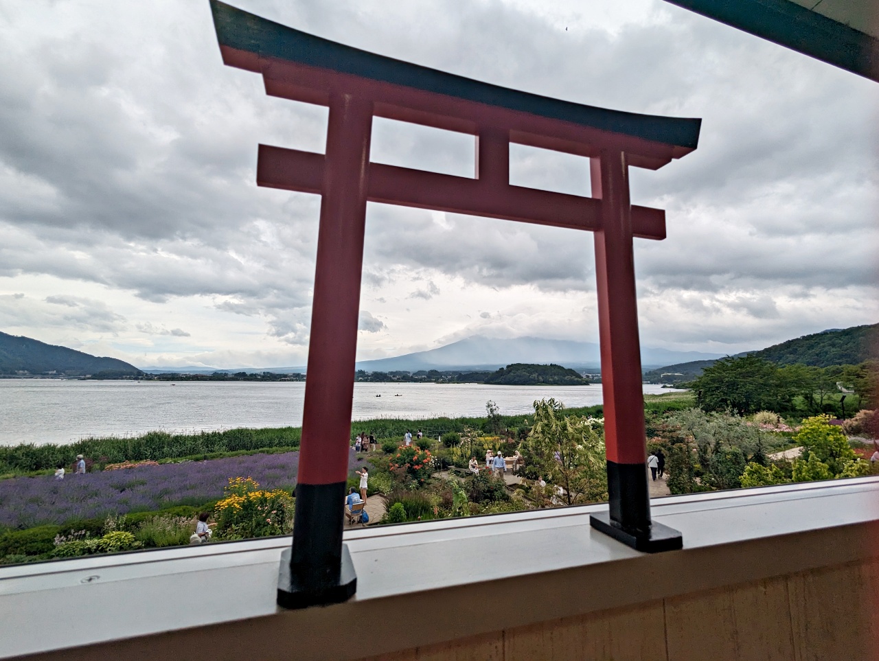 河口湖免費景點推薦，大石公園拍富士山+四季花海、咖啡廳吃Cremia冰淇淋跟富士山咖哩飯