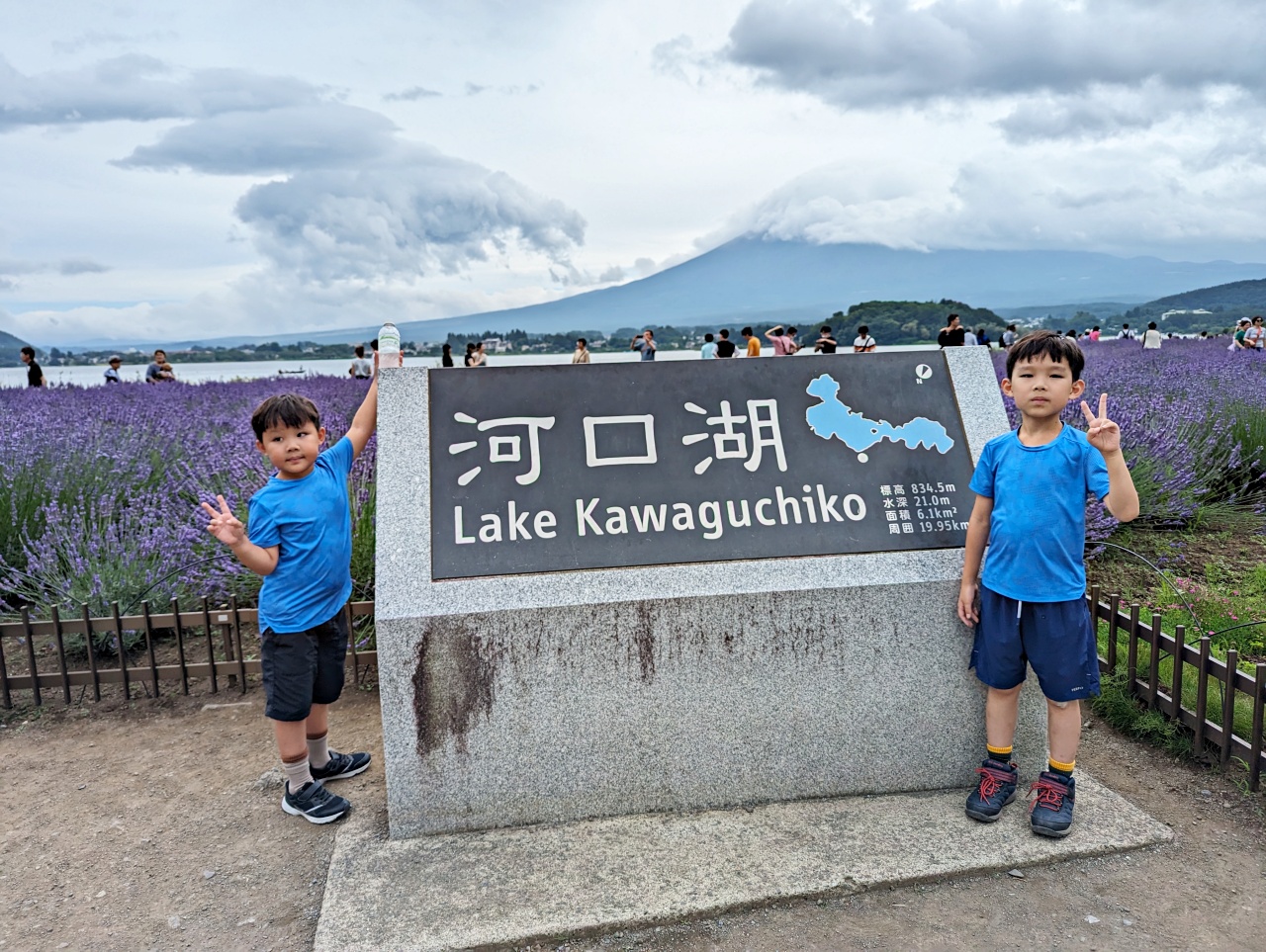 河口湖免費景點推薦，大石公園拍富士山+四季花海、咖啡廳吃Cremia冰淇淋跟富士山咖哩飯