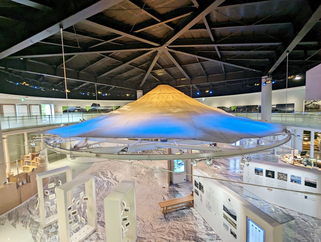 河口湖免費景點推薦，富士山世界遺產中心超巨大「富嶽三六〇」好壯觀！搖曳露營官方集章處 適合親子共學
