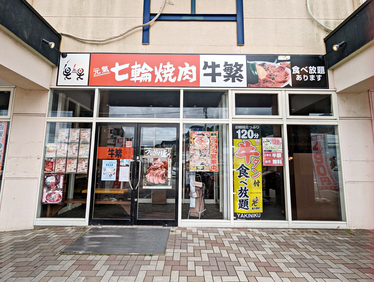 河口湖燒肉吃到飽美食推薦，元氣七輪燒肉 牛繁餐廳（富士急樂園前店），日本連鎖高CP值炭火燒肉，有中文菜單
