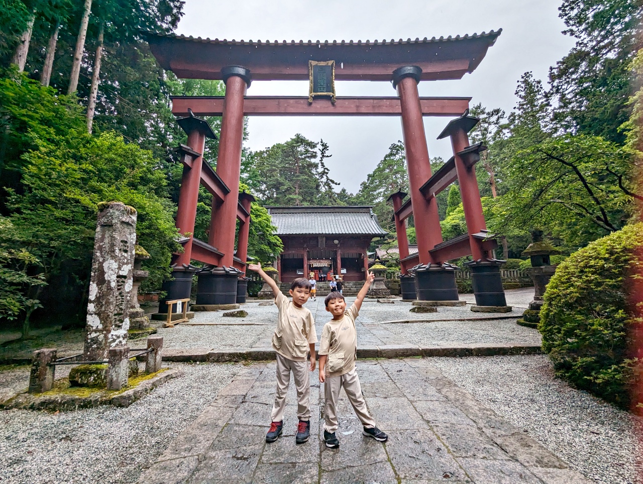 日本河口湖免費景點，1900年以上歷史的北口本宮富士淺間神社，日本現存最大的木造鳥居，與富士山一起被列為世界文化遺產。