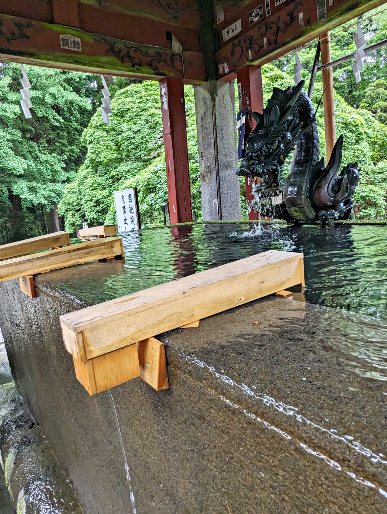 日本河口湖免費景點，1900年以上歷史的北口本宮富士淺間神社，日本現存最大的木造鳥居，與富士山一起被列為世界文化遺產。
