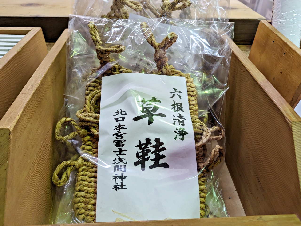 日本河口湖免費景點，1900年以上歷史的北口本宮富士淺間神社，日本現存最大的木造鳥居，與富士山一起被列為世界文化遺產。