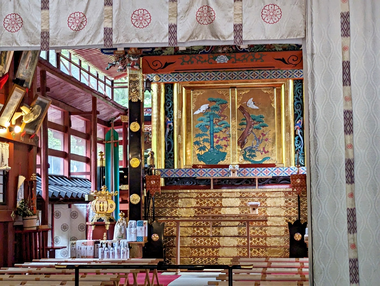 日本河口湖免費景點，1900年以上歷史的北口本宮富士淺間神社，日本現存最大的木造鳥居，與富士山一起被列為世界文化遺產。