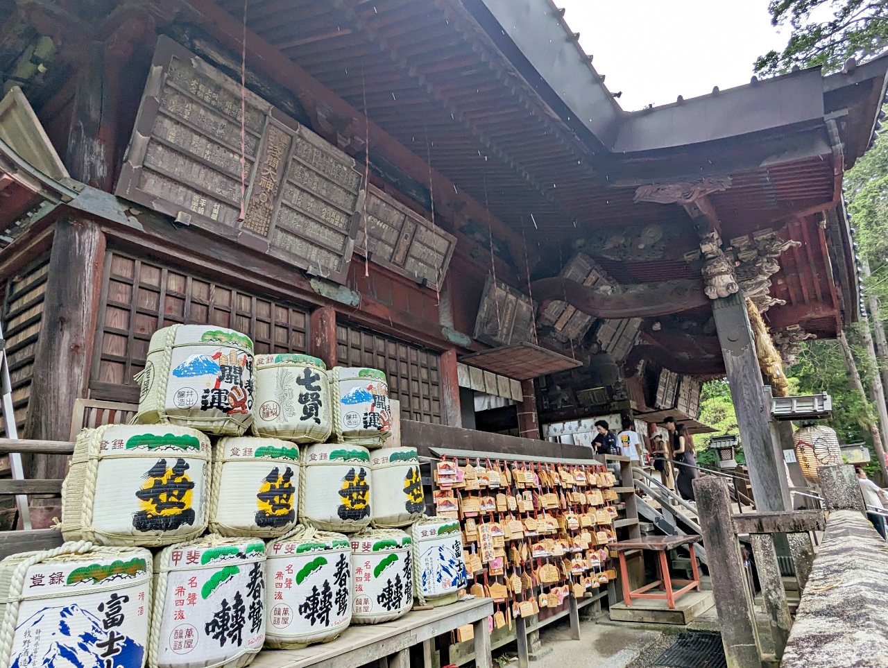日本河口湖免費景點，1900年以上歷史的北口本宮富士淺間神社，日本現存最大的木造鳥居，與富士山一起被列為世界文化遺產。