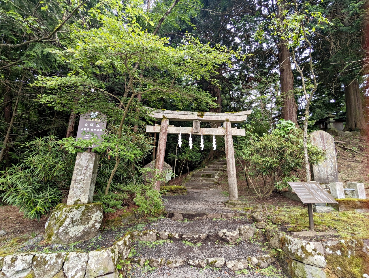日本河口湖免費景點，1900年以上歷史的北口本宮富士淺間神社，日本現存最大的木造鳥居，與富士山一起被列為世界文化遺產。