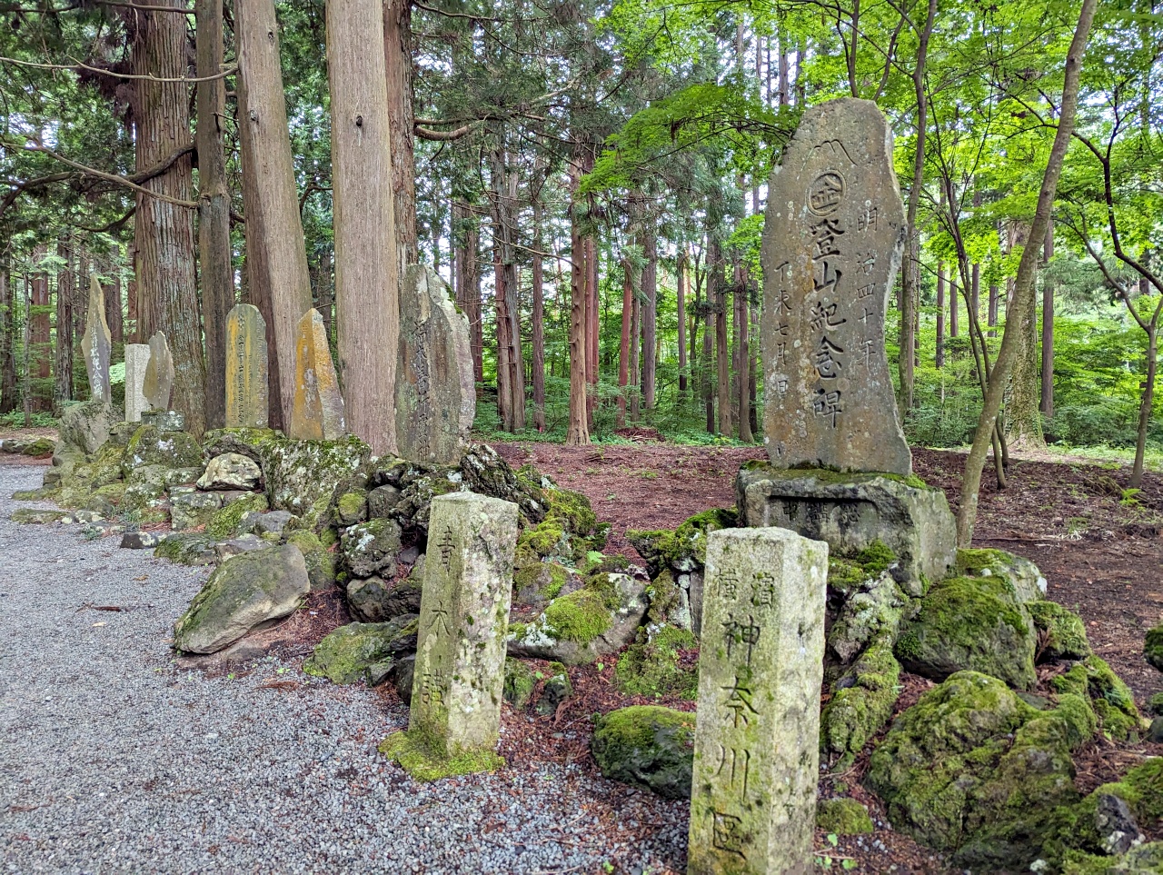 日本河口湖免費景點，1900年以上歷史的北口本宮富士淺間神社，日本現存最大的木造鳥居，與富士山一起被列為世界文化遺產。