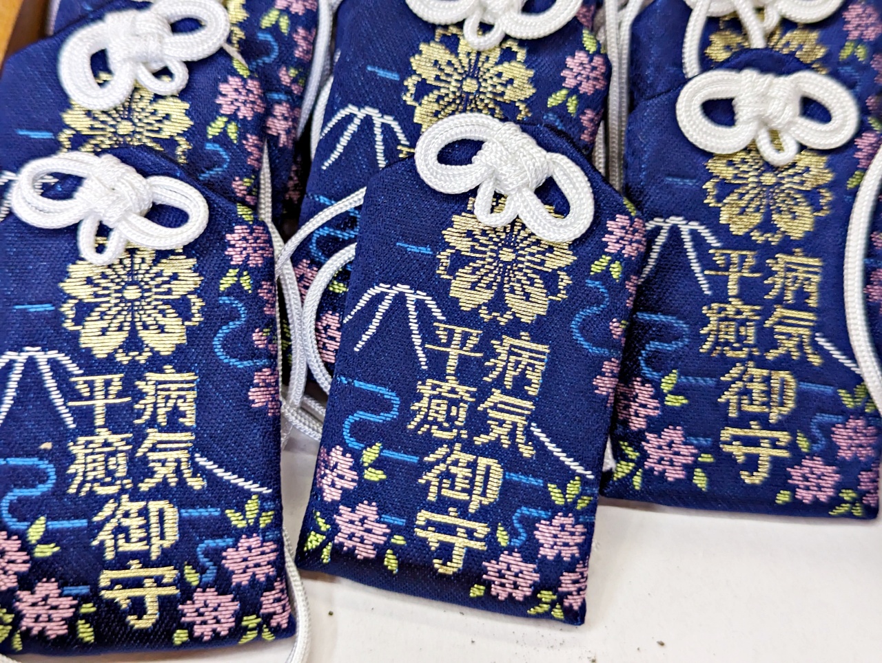 日本河口湖免費景點，1900年以上歷史的北口本宮富士淺間神社，日本現存最大的木造鳥居，與富士山一起被列為世界文化遺產。