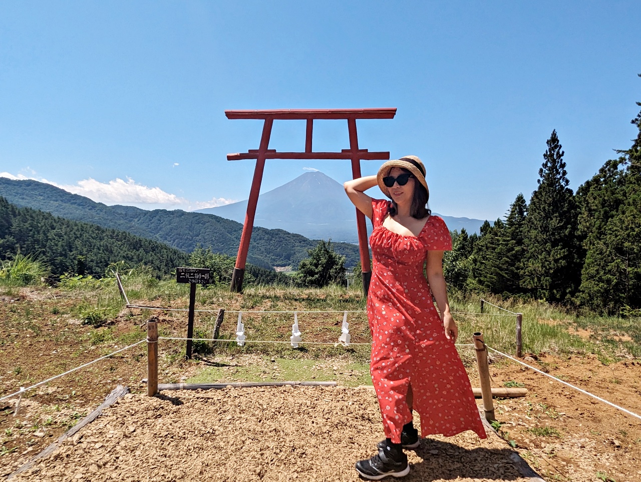 河口湖必去景點，參拜河口淺間神社遙拜所，網美最愛拍富士山的天空鳥居就在這