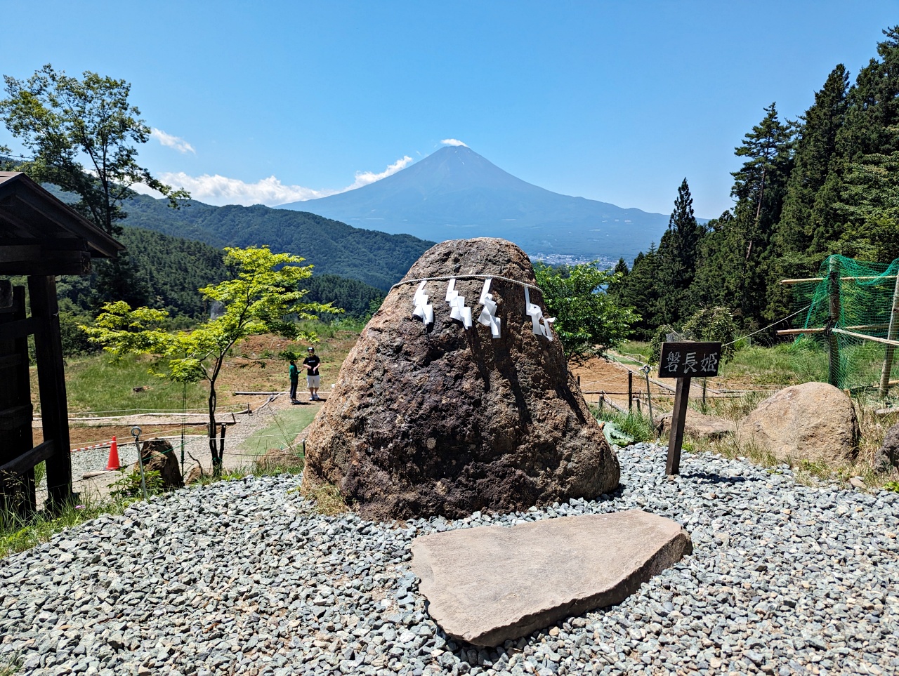 河口湖必去景點，參拜河口淺間神社遙拜所，網美最愛拍富士山的天空鳥居就在這