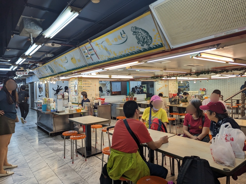台北萬華美食推薦 ｜ 西門町 米其林必比登推薦美食 萬年大樓老字號「老山東牛肉麵」，手工水餃、刀切麵條口感超棒～