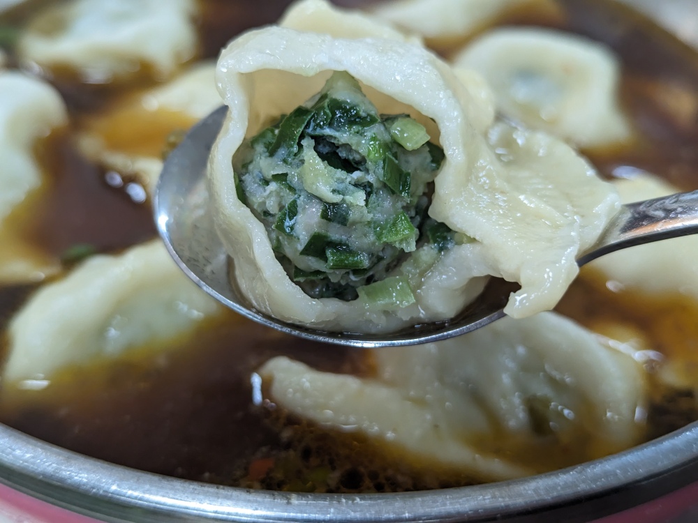 台北萬華美食推薦 ｜ 西門町 米其林必比登推薦美食 萬年大樓老字號「老山東牛肉麵」，手工水餃、刀切麵條口感超棒～