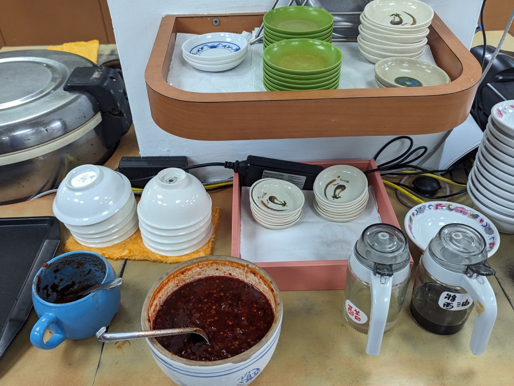 台北大直美食推薦｜百年傳奇牛肉湯「金春發牛肉店 發火鍋-美麗華店」使用溫體牛，郭台銘也愛吃！近內湖科學園區、美麗華商圈