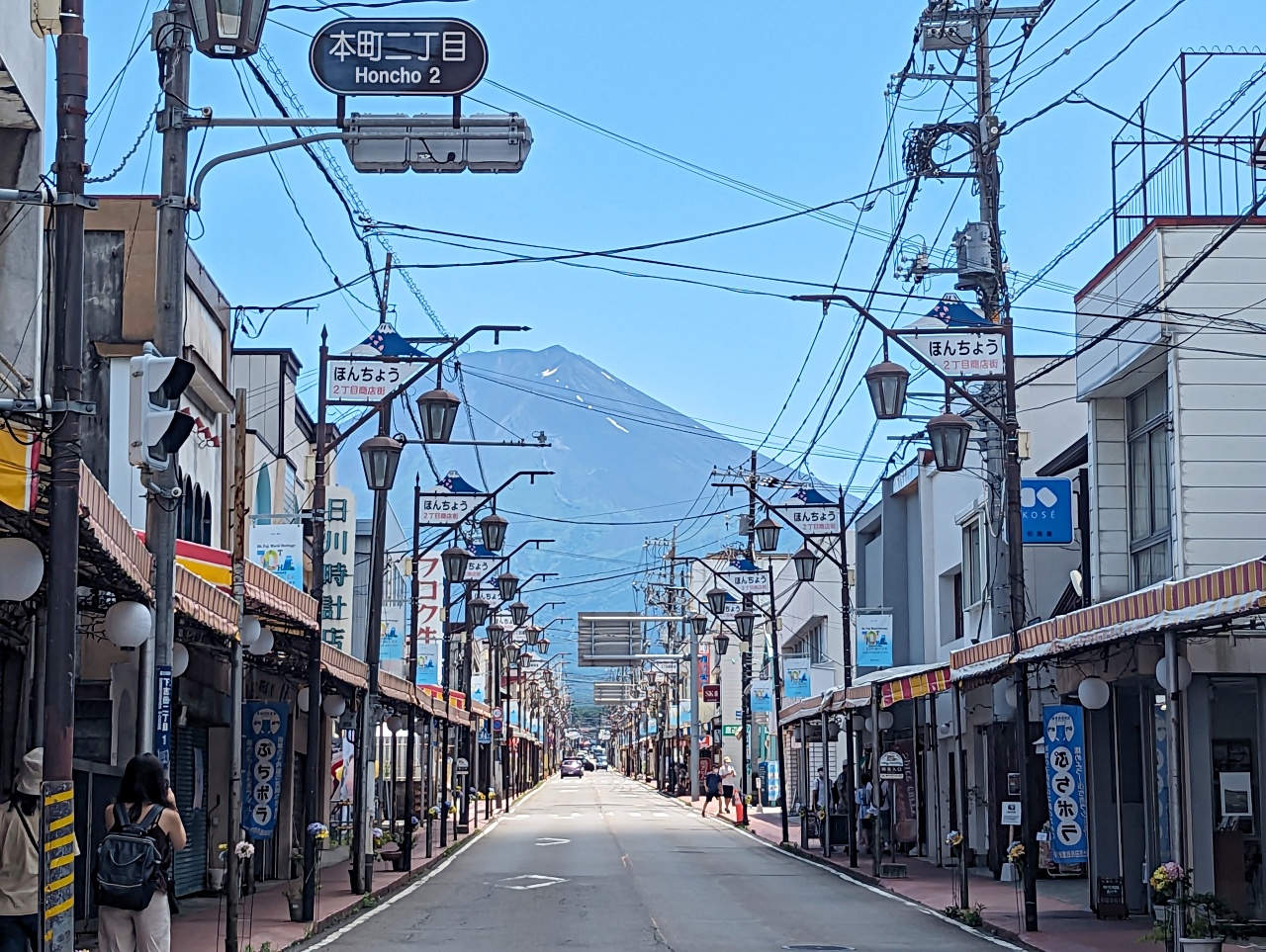河口湖免費景點｜IG網美最愛打卡富士山老街～必去吉田本町商店街＆順遊金鳥居，拍出昭和風美照