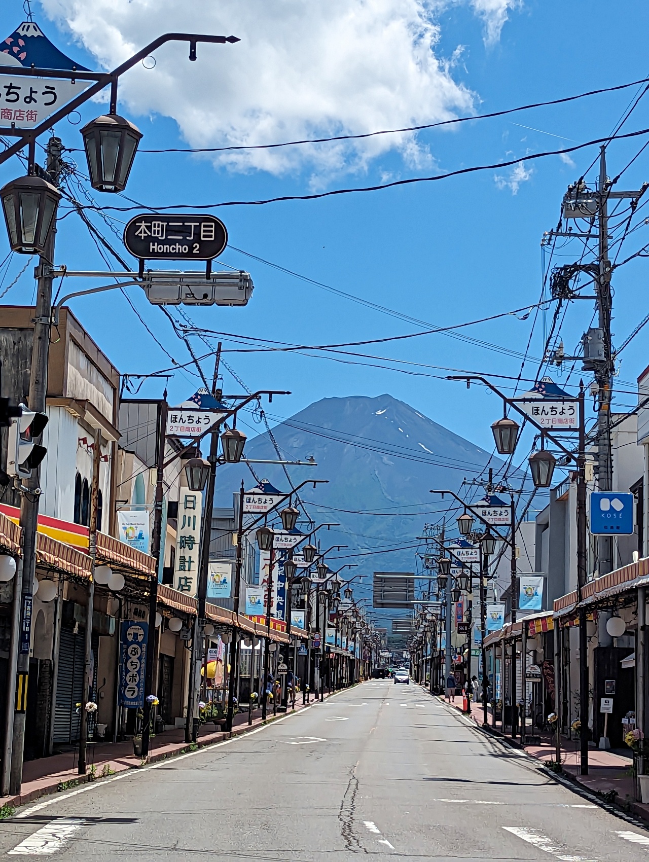 河口湖免費景點｜IG網美最愛打卡富士山老街～必去吉田本町商店街＆順遊金鳥居，拍出昭和風美照