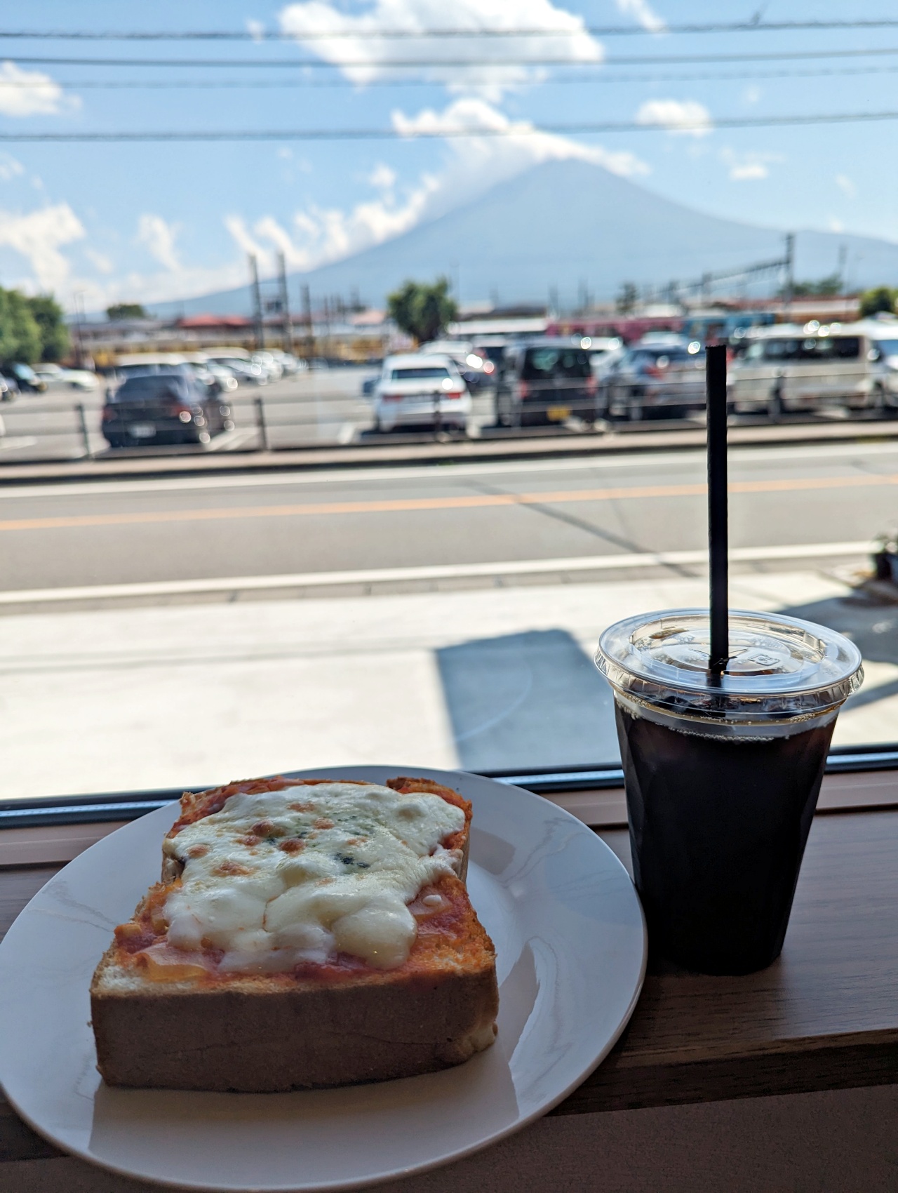 河口湖車站美食推薦，走路1分鐘即可抵達，Cafe Tsuchiura享受咖啡Ｘ富士山美景的小確幸