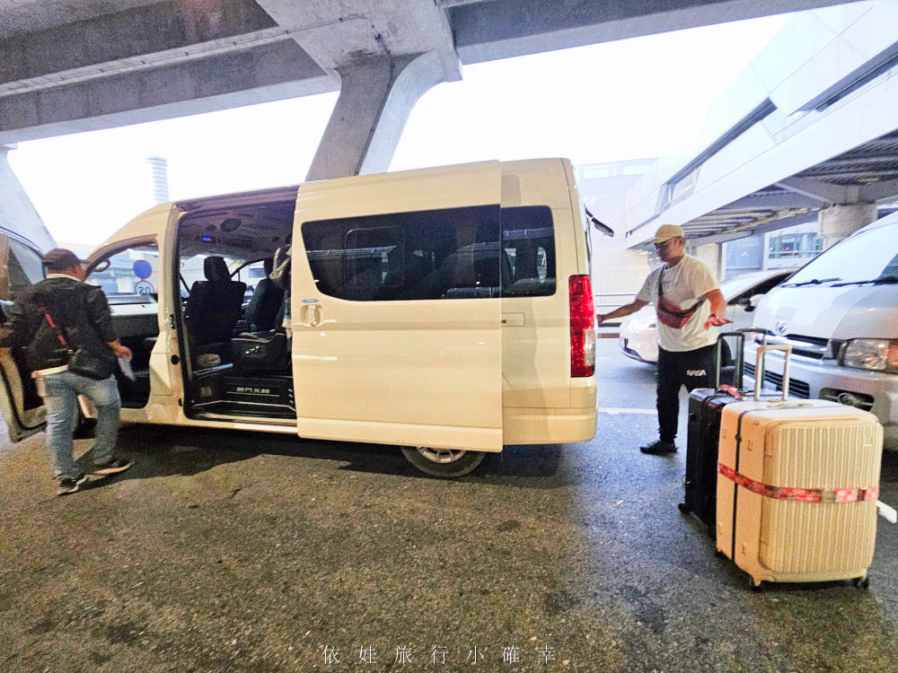 萊旅遊評價，推薦泰國曼谷包車服務超精緻，夜店風九人小巴，搭配中文導遊、合法司機，自由行更方便