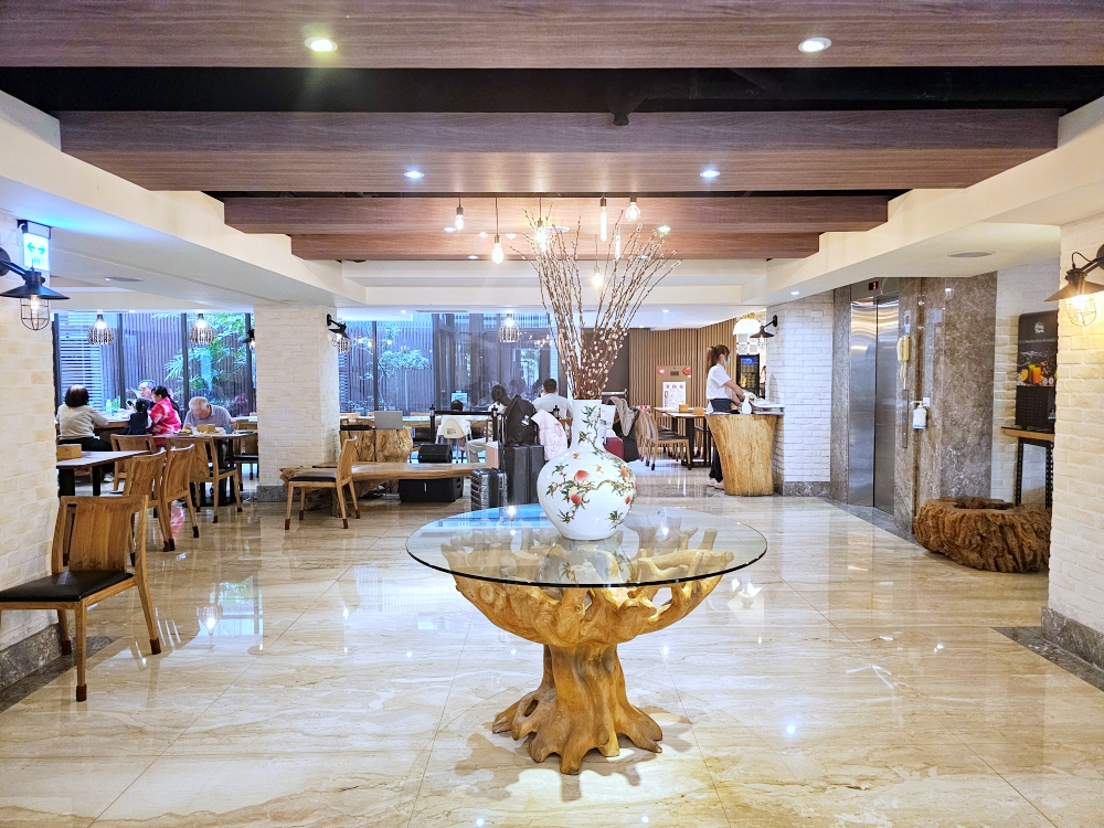 【嘉義蘭桂坊花園酒店評價開箱】下樓就到文化路夜市！高 CP 值、適合親子的市區住宿首選