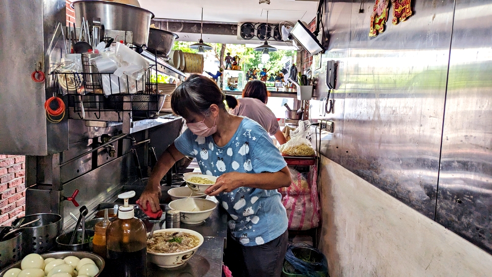 台北捷運雙連站餐廳推薦│巷仔內大腸煎，只需銅板價，就能品嚐到正宗的傳統小吃