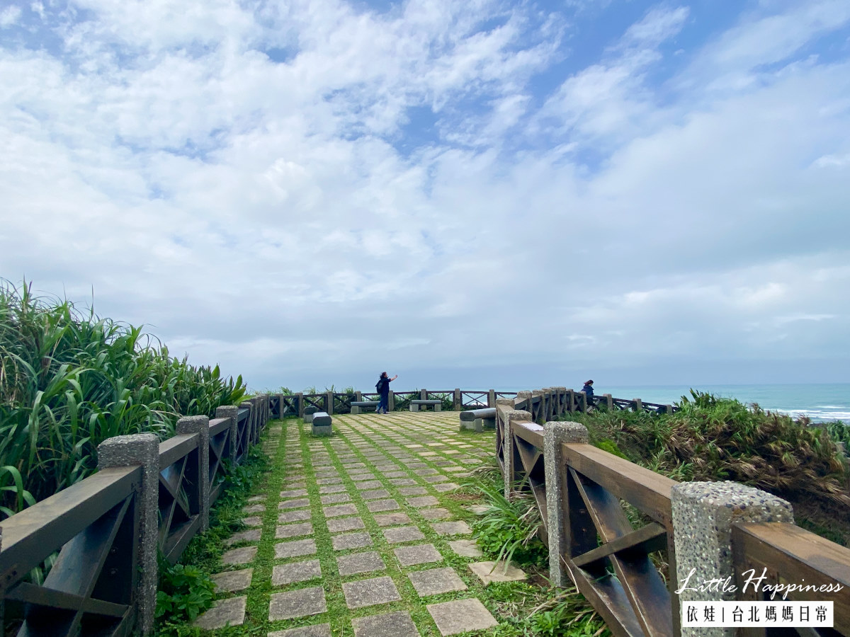 新北石門免費景點｜石門洞北海岸唯一貝殼沙灘與白色情人橋，春天有抹茶海岸、夏日暢玩潮間帶，大啖海鮮與肉粽，順遊附近景點與美食吧