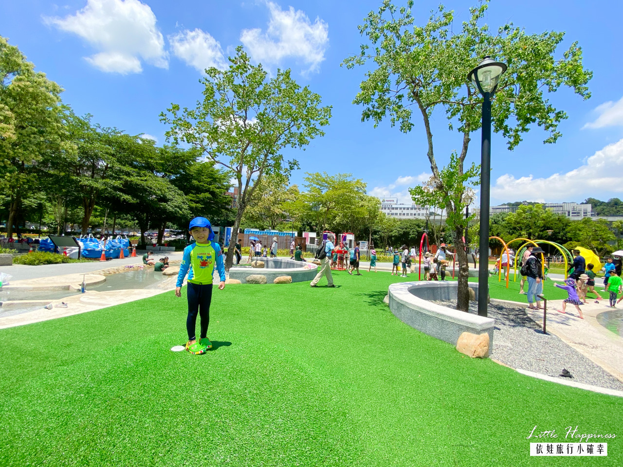 新店陽光運動公園，超好玩水陸空兒童遊戲區介紹，春天賞櫻，夏日免費玩水，還有天空吊橋、攀爬網與溜滑梯