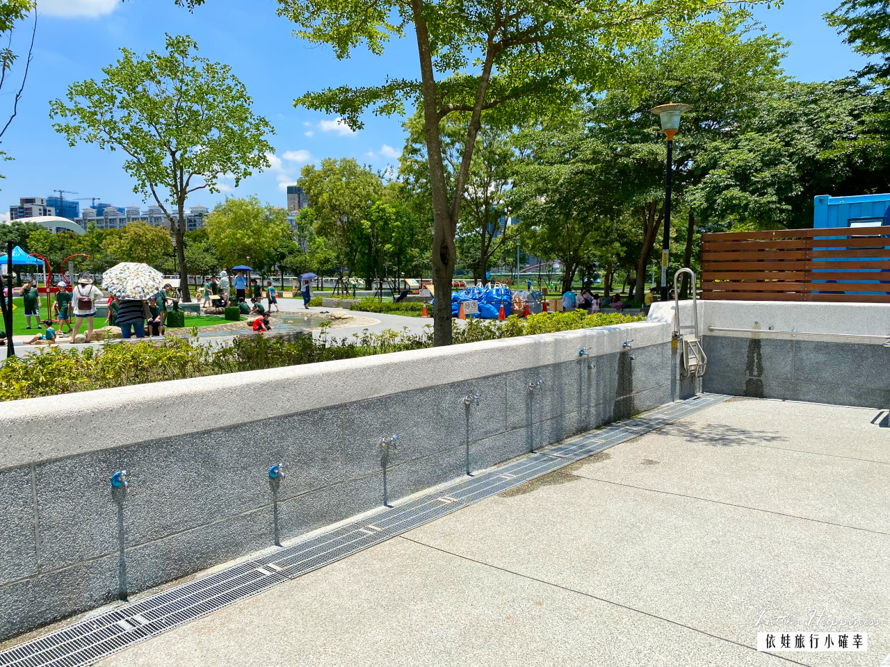 新店陽光運動公園，超好玩水陸空兒童遊戲區介紹，春天賞櫻，夏日免費玩水，還有天空吊橋、攀爬網與溜滑梯