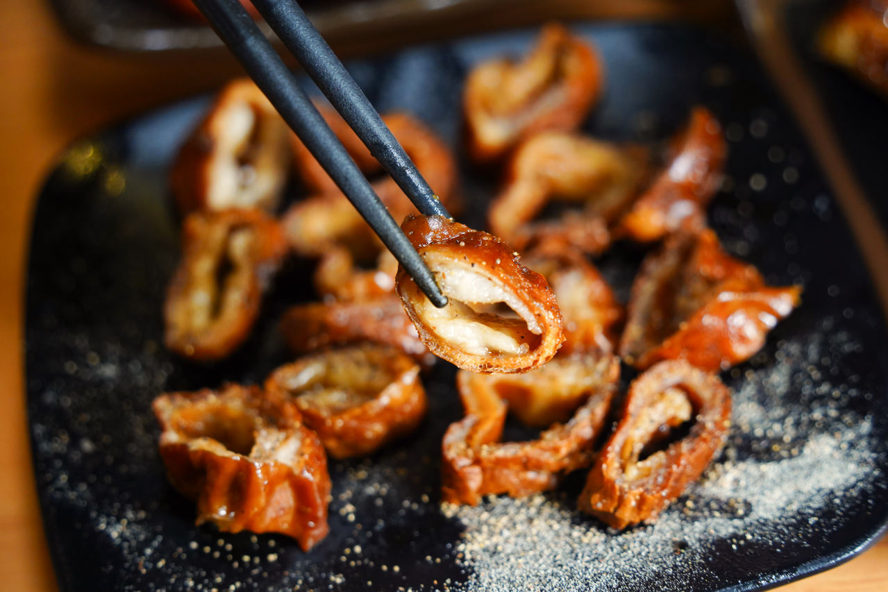 柒息地串燒居酒屋延吉店，東區平價美食推薦，每串19元起超划算！下班後小酌聚餐好地方（內附菜單，近捷運國父紀念館站或忠孝敦化站）