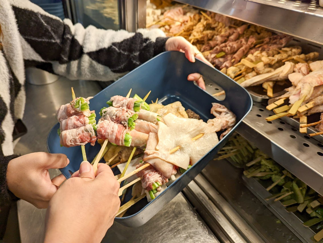 柒息地串燒居酒屋延吉店，東區平價美食推薦，每串19元起超划算！下班後小酌聚餐好地方（內附菜單，近捷運國父紀念館站或忠孝敦化站）