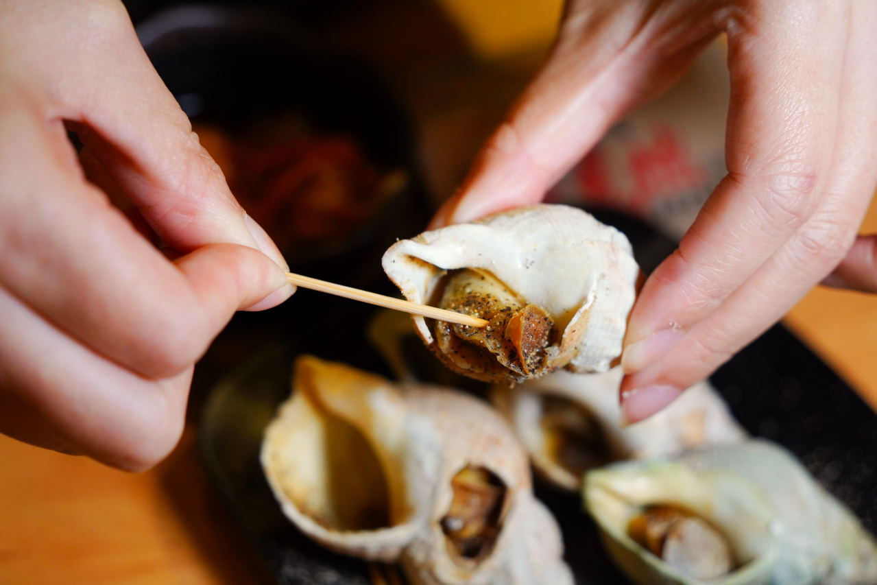 柒息地串燒居酒屋延吉店，東區平價美食推薦，每串19元起超划算！下班後小酌聚餐好地方（內附菜單，近捷運國父紀念館站或忠孝敦化站）