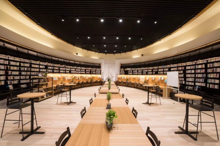 佐賀武雄圖書館親子一日遊，被譽為「日本最美的圖書館」之一,超美TSUTAYA 蔦屋書店、兒童圖書館、星巴克、Honey Coffee，親子旅行也能好文青！