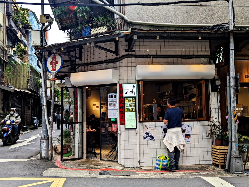 赤峰街特色咖啡廳，赤峰街77道地港式美食，位於捷運雙連站大同區，體驗漂洋過海的品味夢想與甜蜜的交織