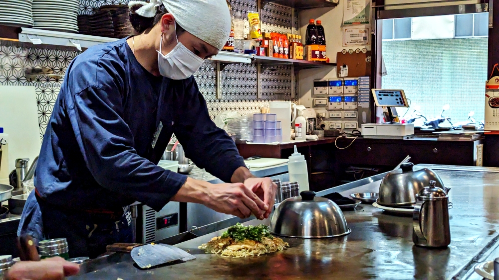 台北中山區餐廳推薦│赤鐵廣島燒，讓人滿足的道地風味，工序繁瑣的大份量日本美食