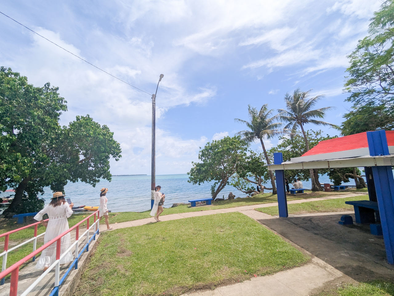 關島比基尼島Bikini Island Club水上活動一日遊，拍海上鞦韆美照、玩浮潛、看海豚，還有刺激的水上摩托車與香蕉船