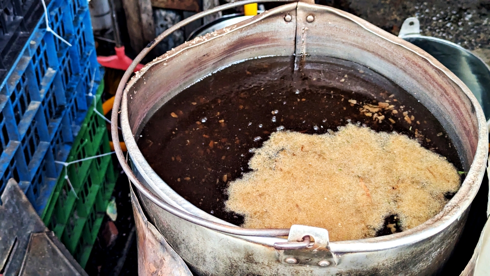 台北捷運雙連站美食推薦│雙連蓮藕茶，三款古早味飲品承載70餘年歷史，第二代經營仍堅持古法熬製