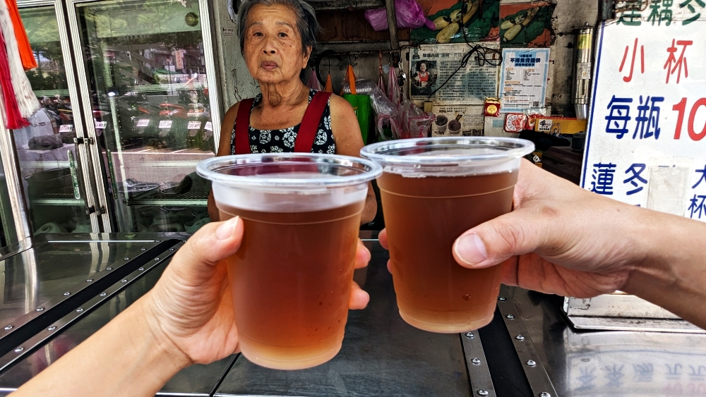 台北捷運雙連站美食推薦│雙連蓮藕茶，三款古早味飲品承載70餘年歷史，第二代經營仍堅持古法熬製