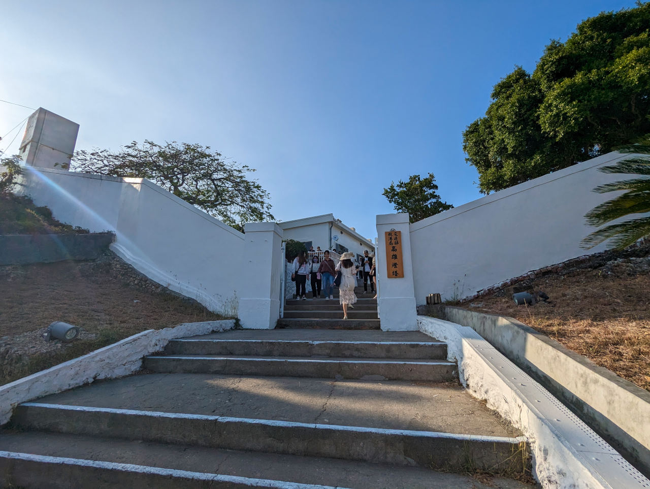 高雄旗津燈塔咖啡廳原來是這家！純白系無敵海景的海岸線咖啡廳Shoreline Coffee & Roaster